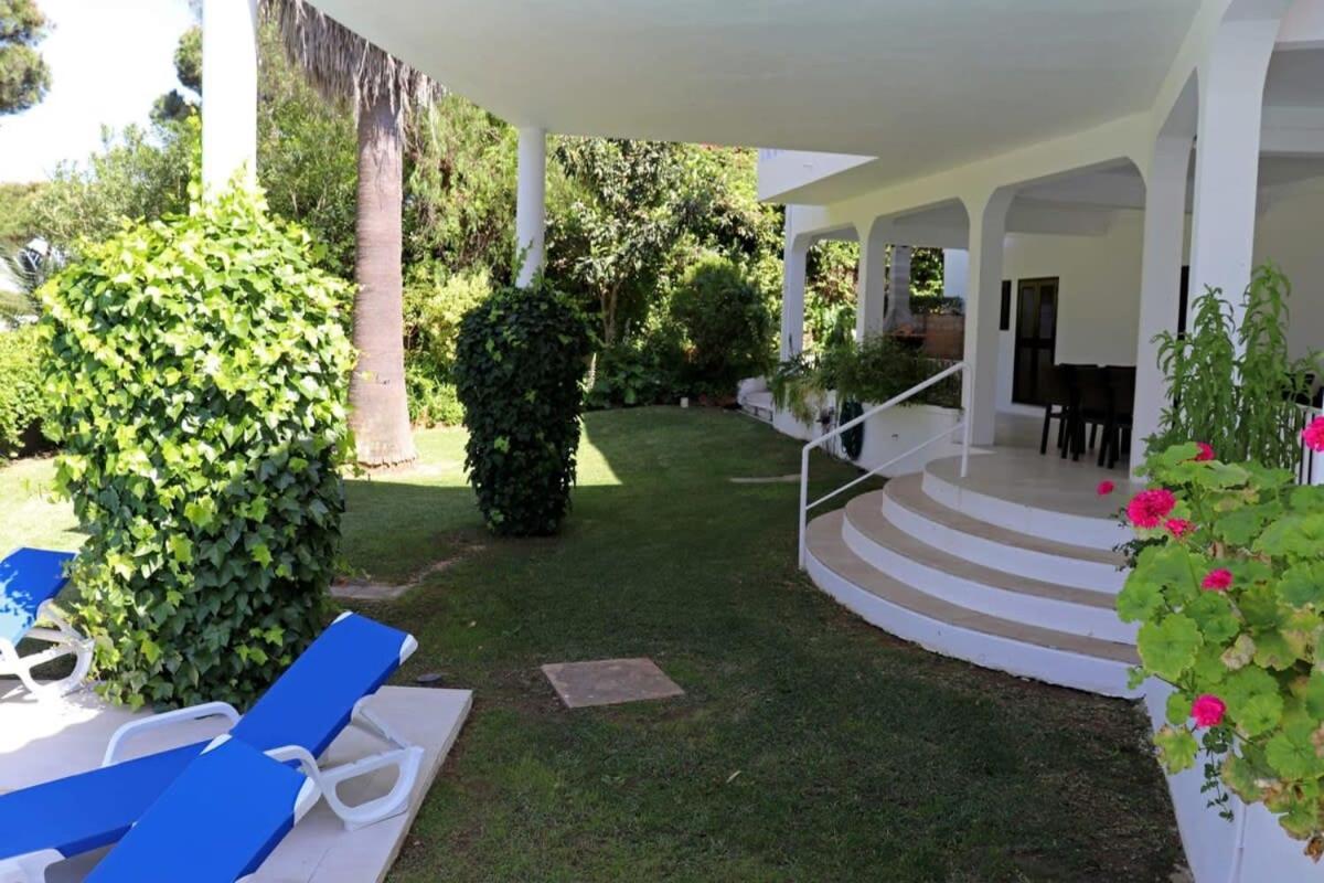 Villa Hibiscus, Great Location In Vilamoura, Lush Green Lawns And Garden Картейра Экстерьер фото